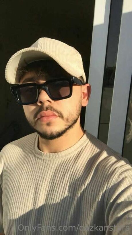 Dazkanstars naked pornstar pic