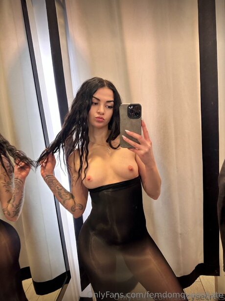 Femdomqueenkate beautiful star photo