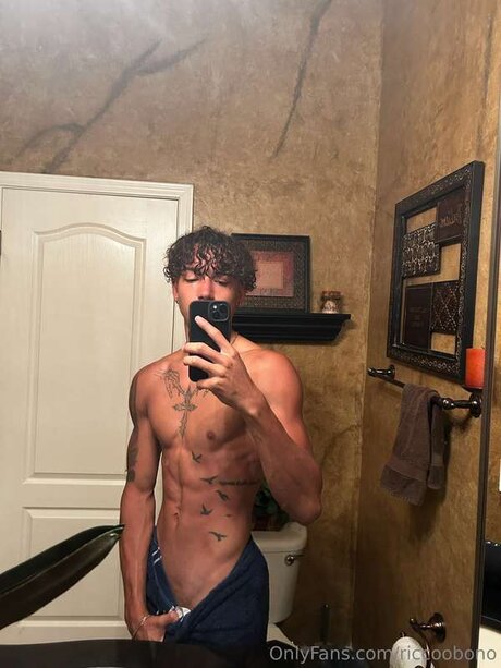 Riccoobono model exclusive photo