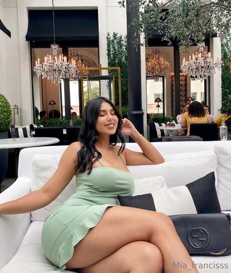 Miafrancis top star photo