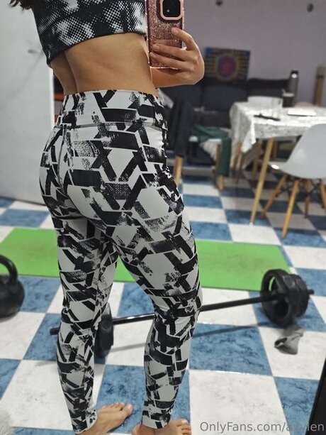 Ayylen xxx model image