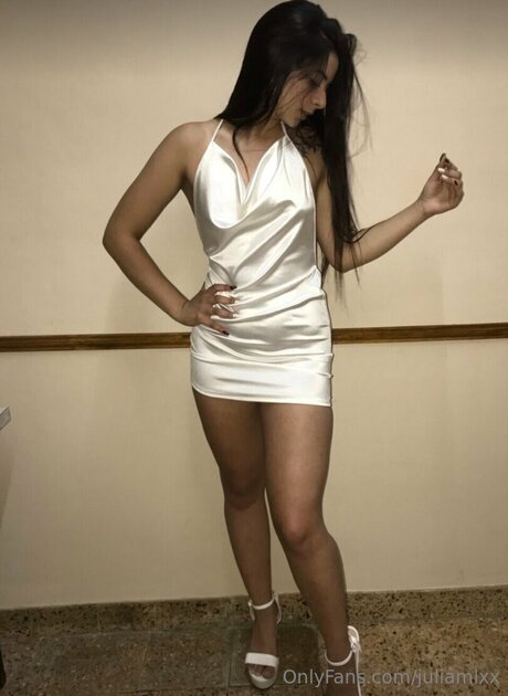 Juliamlxx perfect model image
