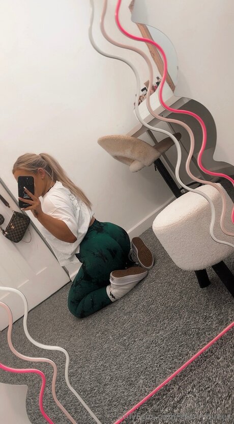 Shannloveex model porn pictures