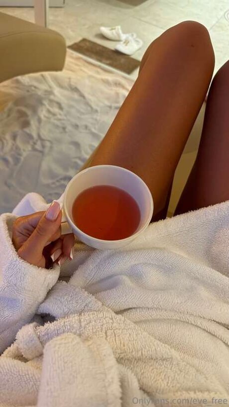 Evexross sexy actress photo