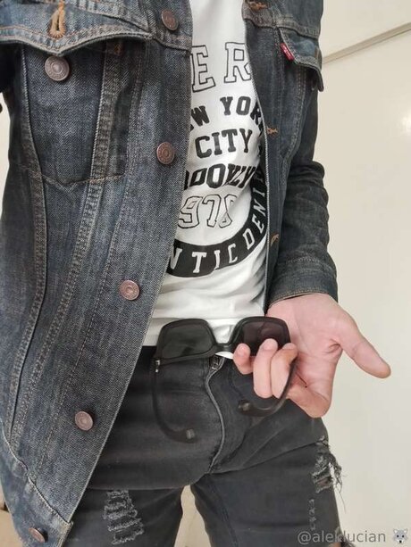 Aleklucian sexy actress picture