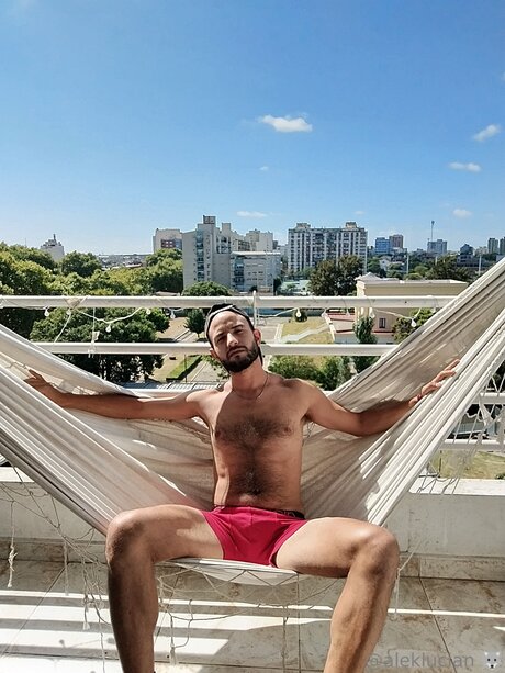 Aleklucian nude model images