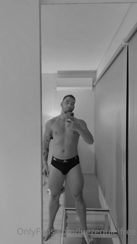 Luezequielfree nice pornstar photo