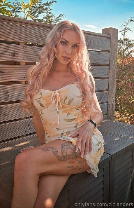 amateur blonde onlyfans perfect img