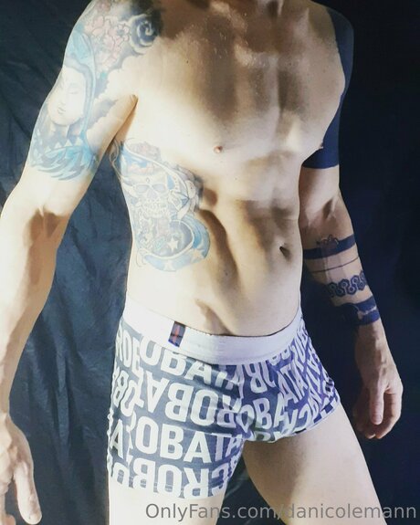 shaved onlyfans beautiful naked picture