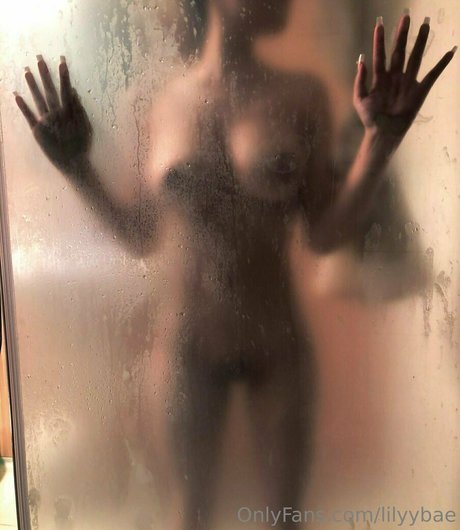 lilyybae sexy pornstar pics