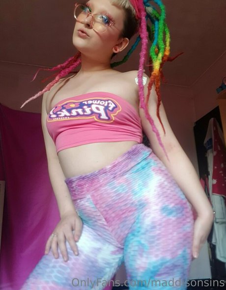 maddisonsins exclusive model image