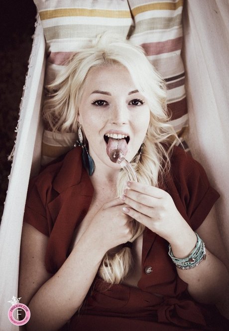 striptease onlyfans pretty photo