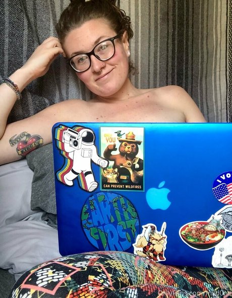 mild0ne sexy pornstar pic