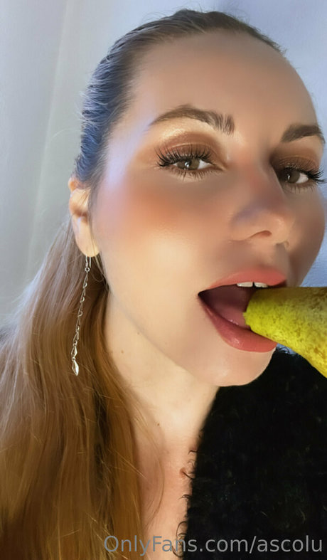 Ascolu NFT naked star gallery