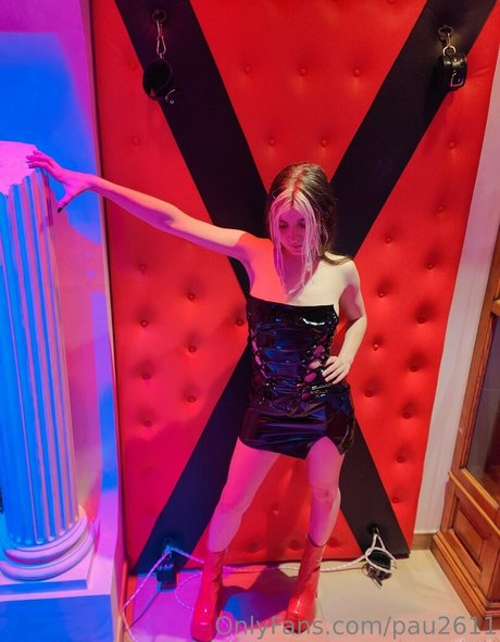 pau2611 hot star image