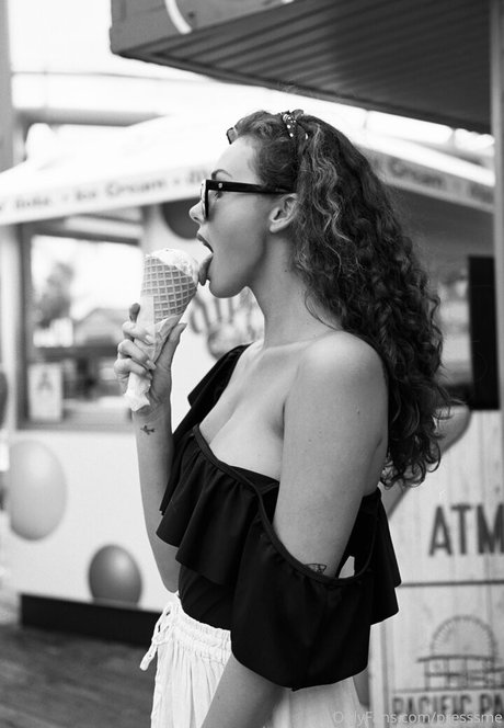 chicks with dicks onlyfans beautiful xxx pics