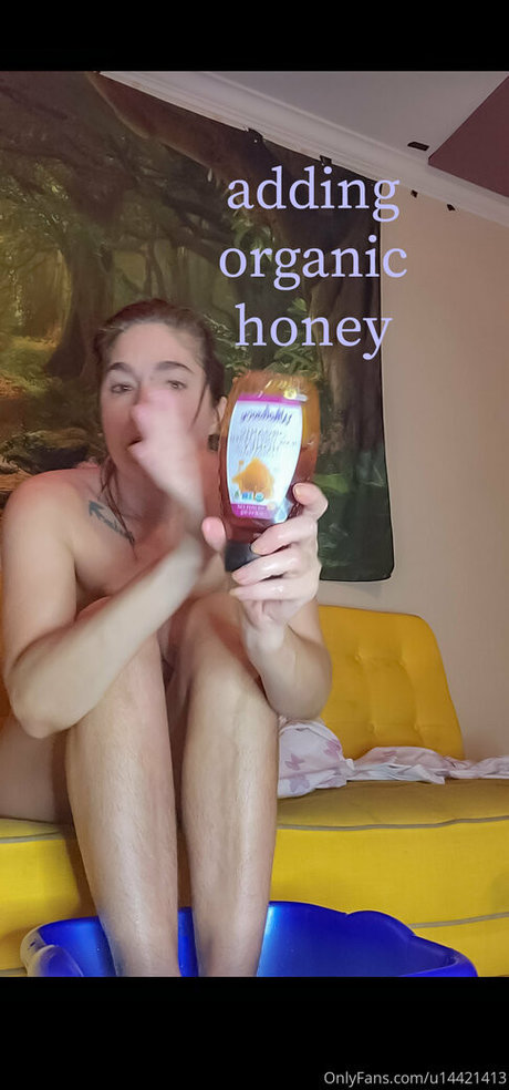 massagefairy model nude photo