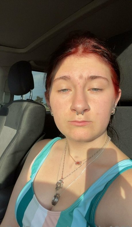 eating onlyfans top image