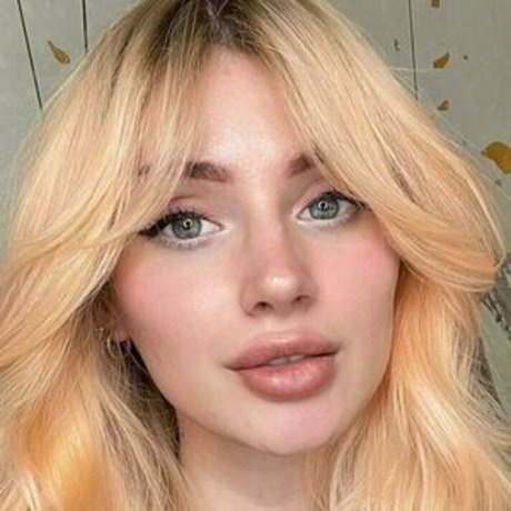 dinnyonly hot actress pic