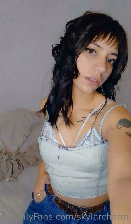 skylarcharm pretty model img