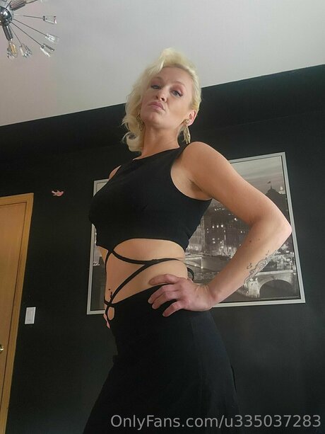 Marilynox23 star pornographic pictures