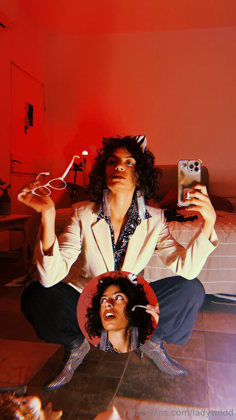 Ladywildd hot star pics