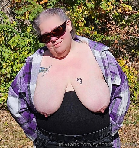 Synchronicityimab naked model pic