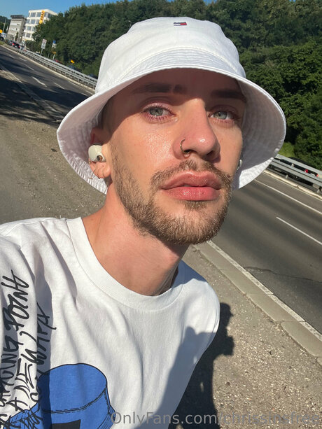 Chrissinsfree model perfect image