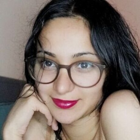 Saya Karim free model pics