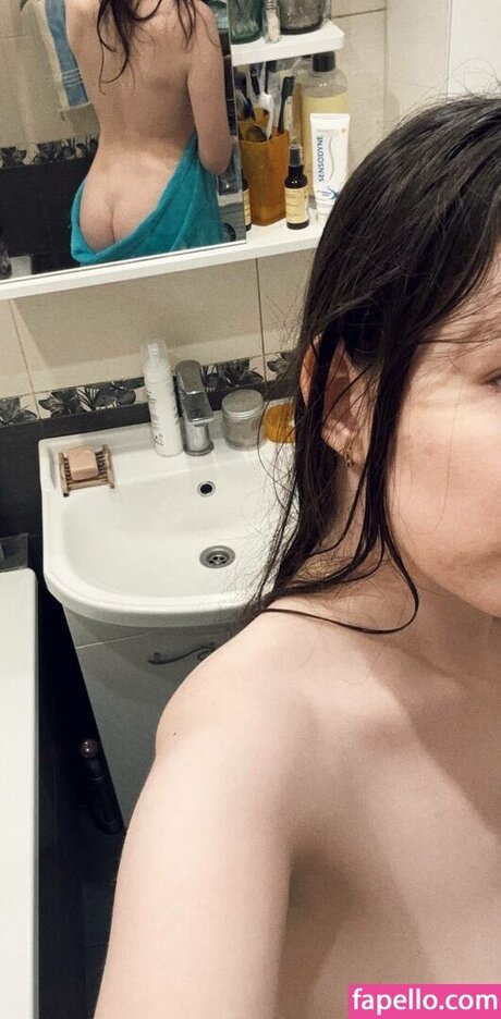 beezzz star nude archive