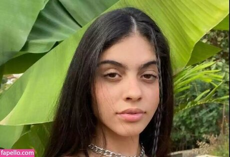 Menina Veneno sex model archive