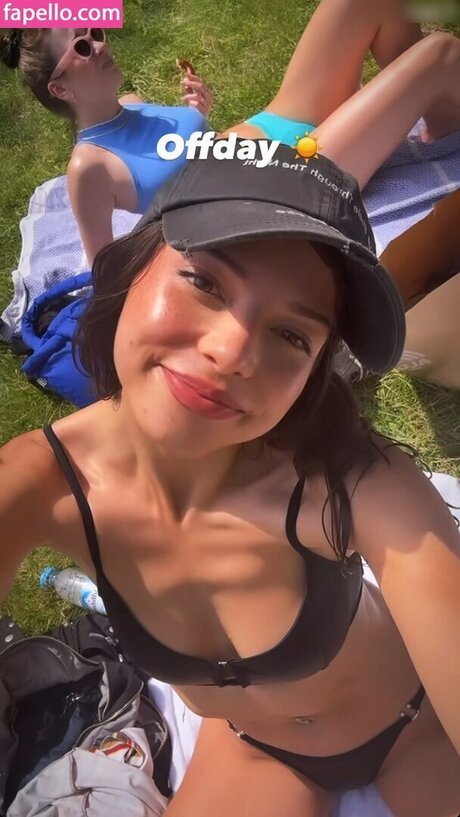 Nina Chuba free star photo