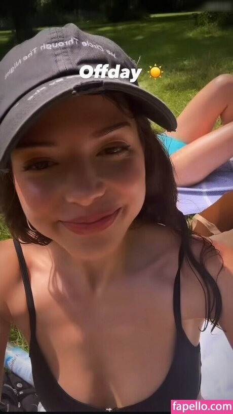 Nina Chuba hot actress img