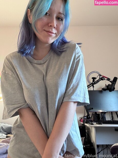 Blue Mooncat sexy actress gallery