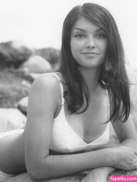 Victoria Principal model exclusive photo