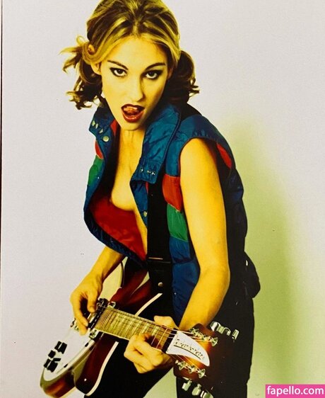 Amy Jo Johnson model nudes gallery