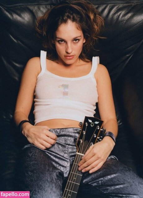 Amy Jo Johnson star free gallery