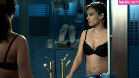 Amy Jo Johnson star art picture