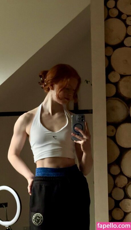 sophiereidfit nude model galleries