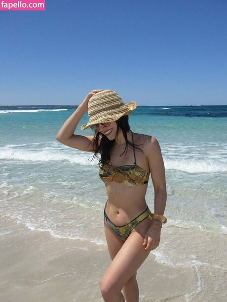 Andrea Londo top star picture