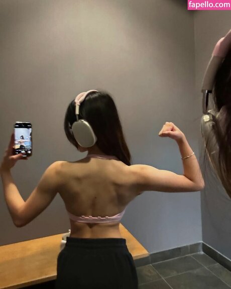 Celia Tran hot model picture