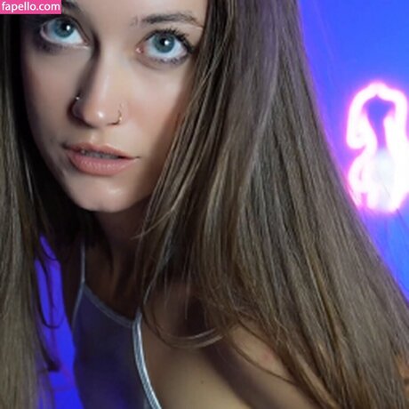 Alana Blaire hot actress gallery