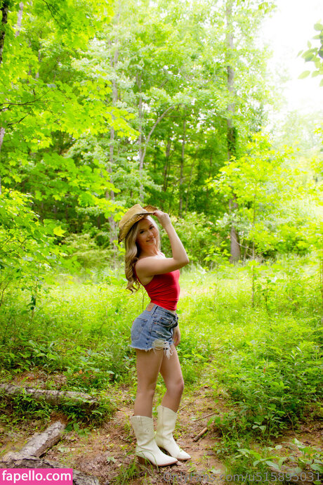 harlowellis hot actress image