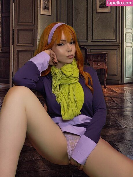 Velma Daphne Cosplay model top pic
