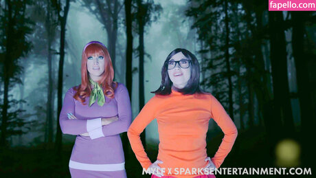 Velma Daphne Cosplay exclusive star gallery