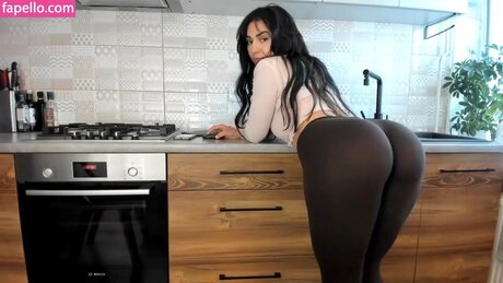 MissNelly perfect model image