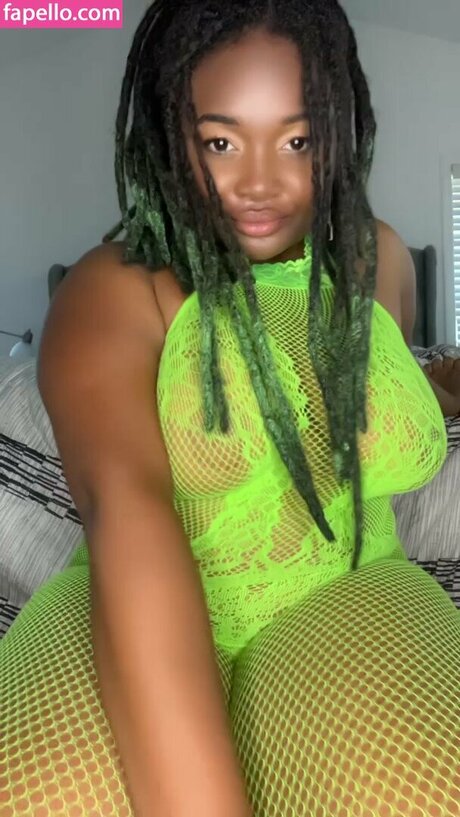 Ivy Dean hd actress img