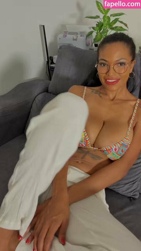 itszurihill star hot img