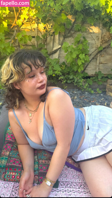 Lola Young nudes pornstar image