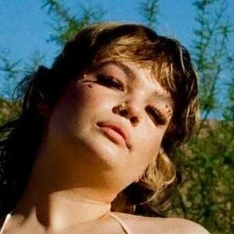 Lola Young porn star photo